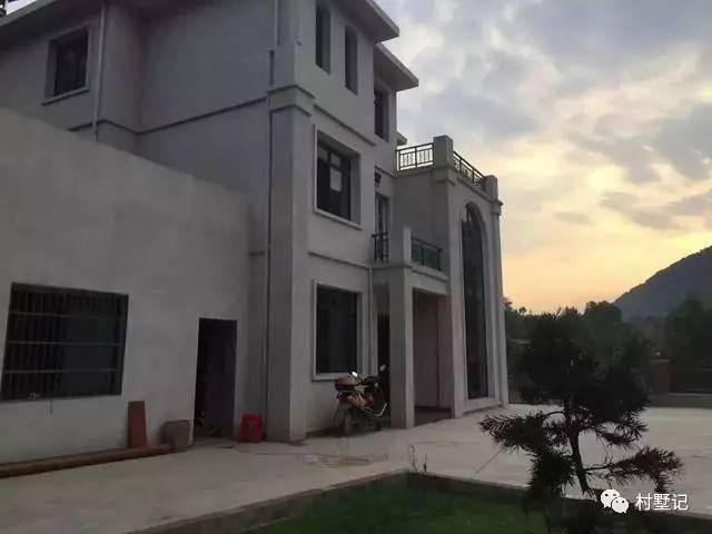 網(wǎng)友在老家建農(nóng)村別墅，大面積落地窗讓家里每個人都點贊