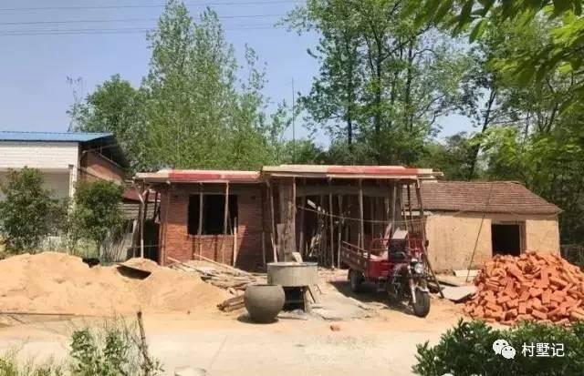 20萬(wàn)將舊房子翻蓋成農(nóng)村別墅，村長(zhǎng)都點(diǎn)贊