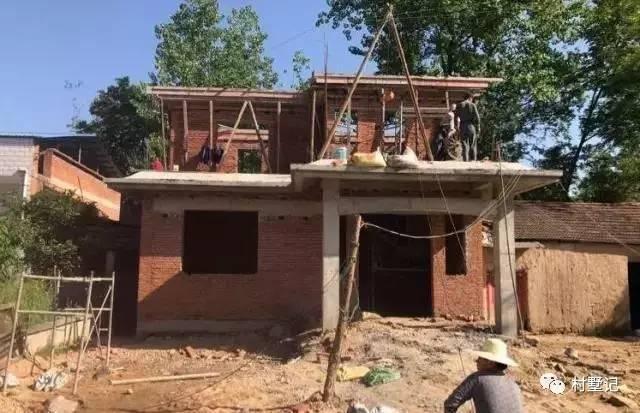 20萬(wàn)將舊房子翻蓋成農(nóng)村別墅，村長(zhǎng)都點(diǎn)贊