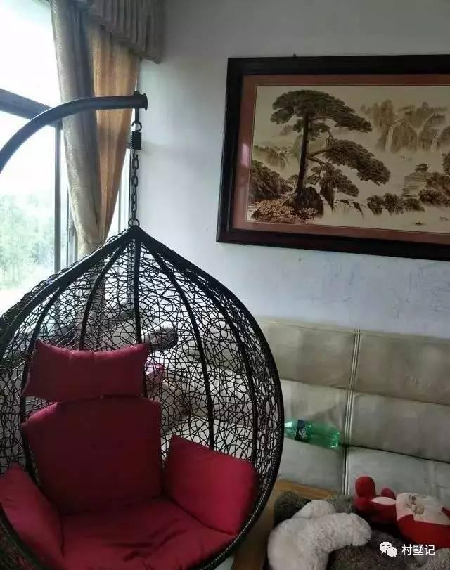 有錢有地就建農(nóng)村別墅，花花草草大院子居住格外舒適