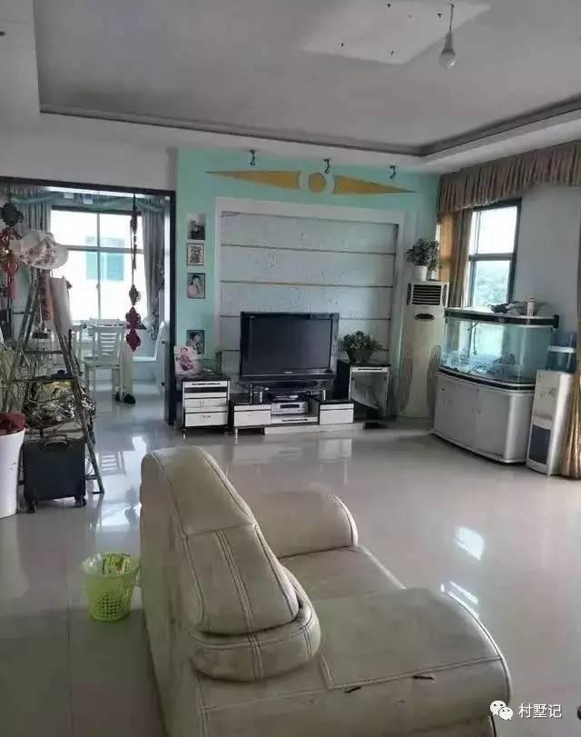 有錢有地就建農(nóng)村別墅，花花草草大院子居住格外舒適