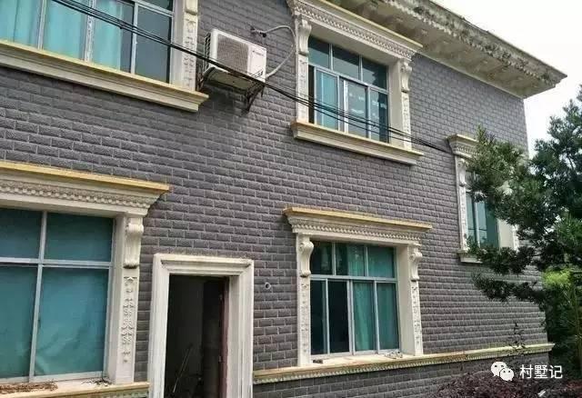 有錢有地就建農(nóng)村別墅，花花草草大院子居住格外舒適