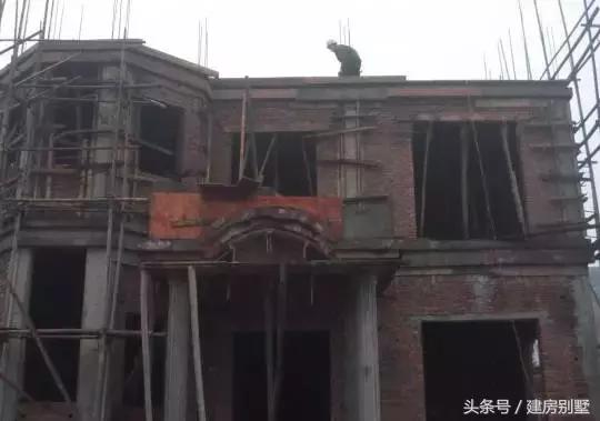 太霸氣了！江西兄妹用1000多平米建兩棟三層別墅