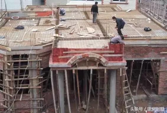 太霸氣了！江西兄妹用1000多平米建兩棟三層別墅