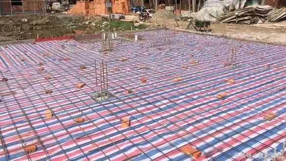 在浙江老家建起一棟四層商住兩用房，奶奶開始當(dāng)起了“包租婆”