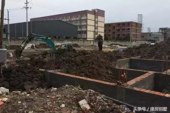 在浙江老家建起一棟四層商住兩用房，奶奶開始當(dāng)起了“包租婆”