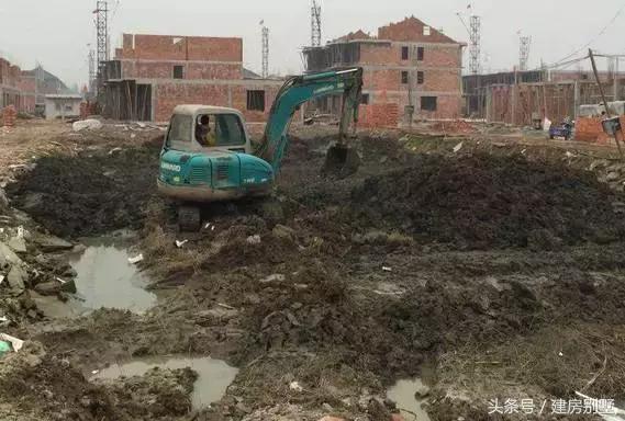 在浙江老家建起一棟四層商住兩用房，奶奶開始當(dāng)起了“包租婆”