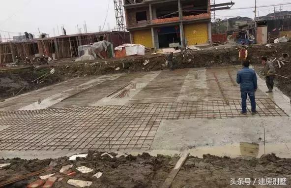 在浙江老家建起一棟四層商住兩用房，奶奶開始當(dāng)起了“包租婆”