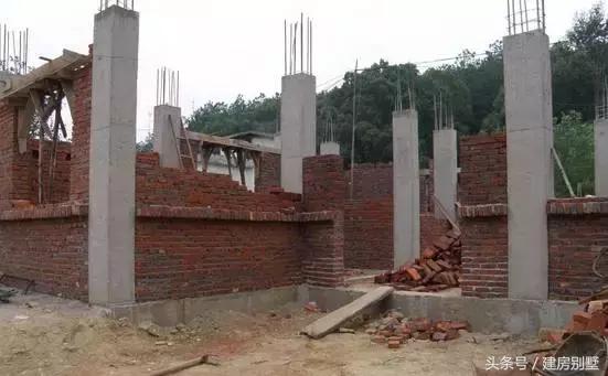 自建三層小別墅施工方式引熱議，江西老表說(shuō)出了心里話