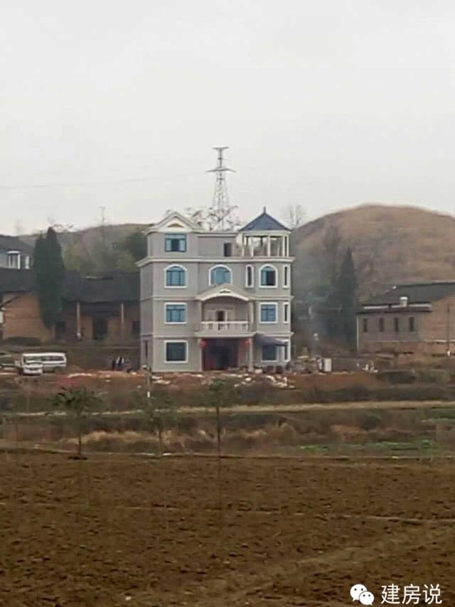小伙回老家自建四層樓房，轟動(dòng)整個(gè)村