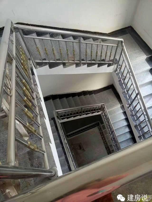 小伙回老家自建四層樓房，轟動(dòng)整個(gè)村