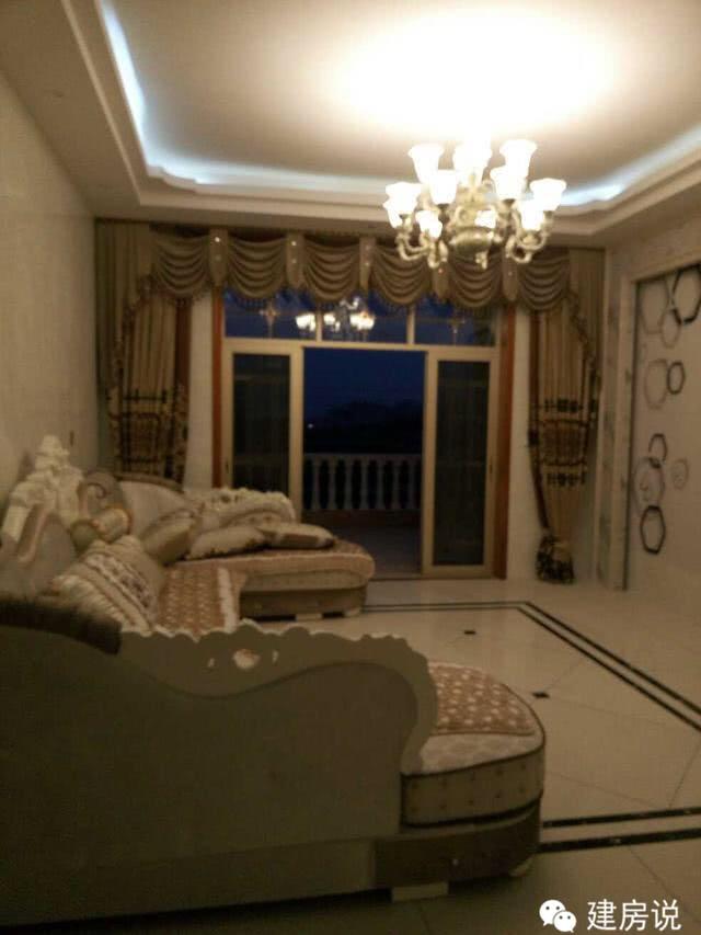 小伙回老家自建四層樓房，轟動(dòng)整個(gè)村