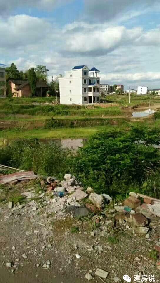 小伙回老家自建四層樓房，轟動(dòng)整個(gè)村