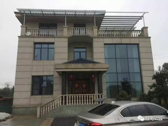 在村里花50萬蓋了這棟別墅，可鄰居看了卻說一點(diǎn)都不值！