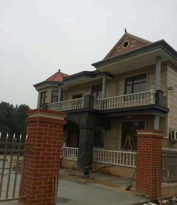 婆家花一百來萬在農(nóng)村建好的大別墅，全家男女老少都很喜歡！