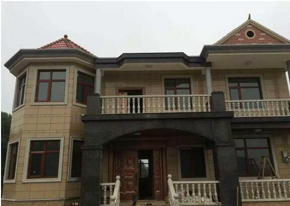 婆家花一百來萬在農(nóng)村建好的大別墅，全家男女老少都很喜歡！