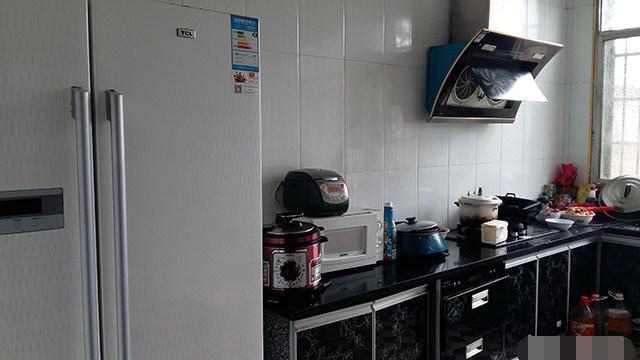 離開深圳7年，曬曬我姐農(nóng)村自建別墅，博古架和樓梯太贊了！