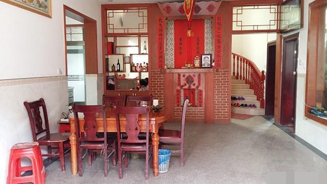 離開深圳7年，曬曬我姐農(nóng)村自建別墅，博古架和樓梯太贊了！