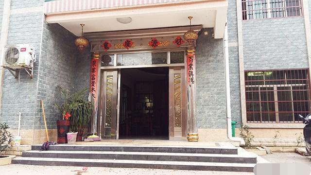 離開深圳7年，曬曬我姐農(nóng)村自建別墅，博古架和樓梯太贊了！