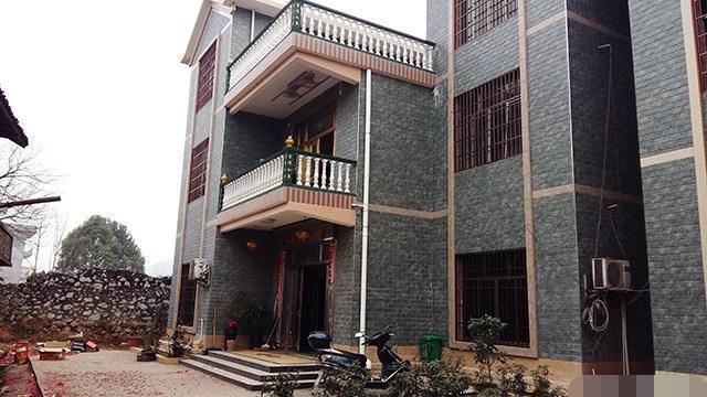 離開深圳7年，曬曬我姐農(nóng)村自建別墅，博古架和樓梯太贊了！