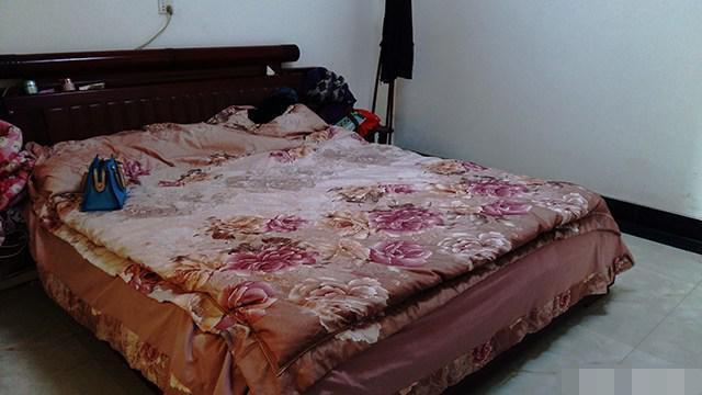 離開深圳7年，曬曬我姐農(nóng)村自建別墅，博古架和樓梯太贊了！