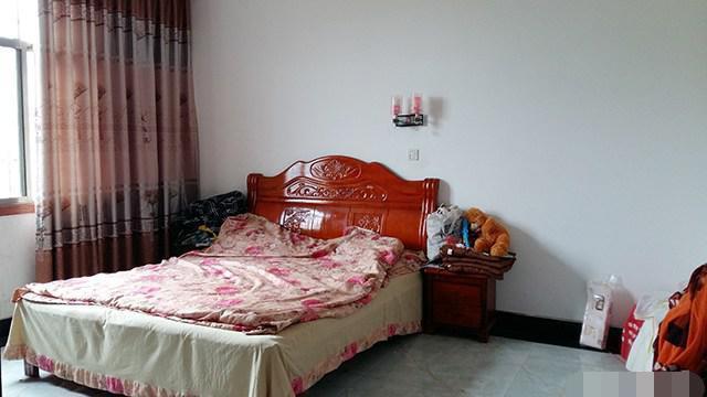 離開深圳7年，曬曬我姐農(nóng)村自建別墅，博古架和樓梯太贊了！