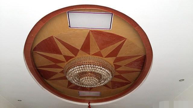 離開深圳7年，曬曬我姐農(nóng)村自建別墅，博古架和樓梯太贊了！