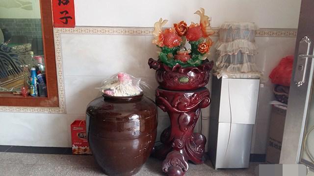 離開深圳7年，曬曬我姐農(nóng)村自建別墅，博古架和樓梯太贊了！