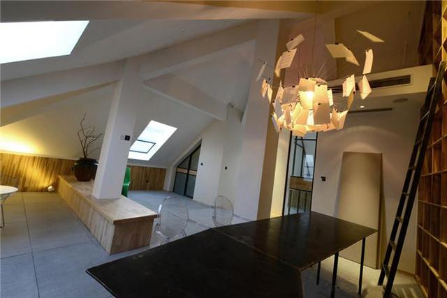 云溪花園，現(xiàn)代簡約別墅裝修，挑空的設(shè)計(jì)也很美！