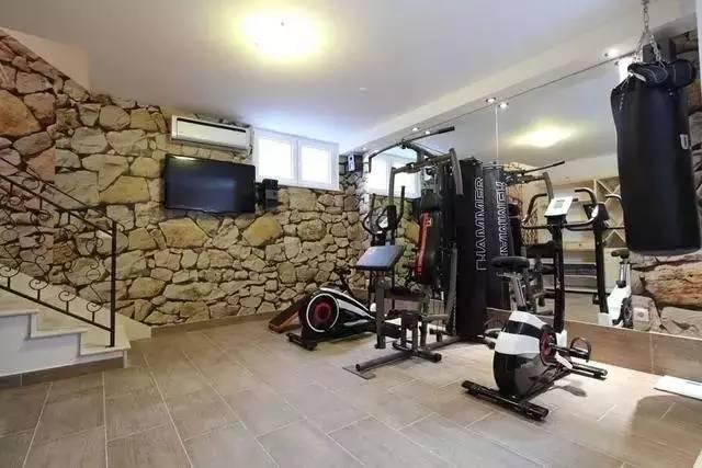 別墅地下室這樣裝修，全家人都不愿出去了！