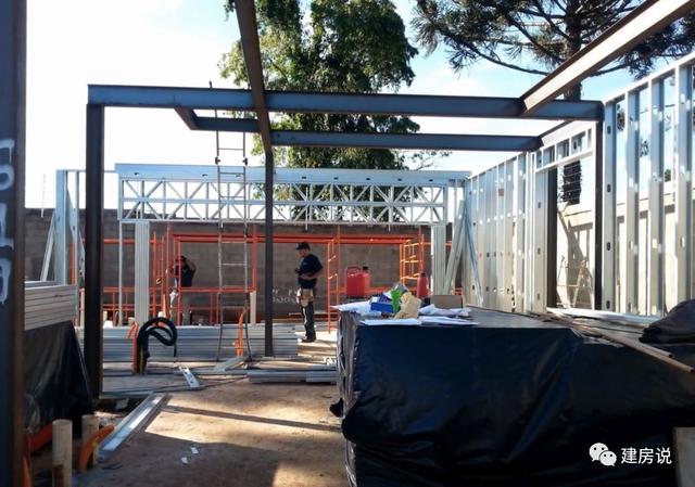 半個(gè)月蓋好一棟輕鋼別墅，看看國外都是怎么建房的！