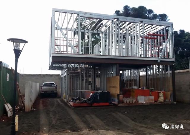 半個(gè)月蓋好一棟輕鋼別墅，看看國外都是怎么建房的！