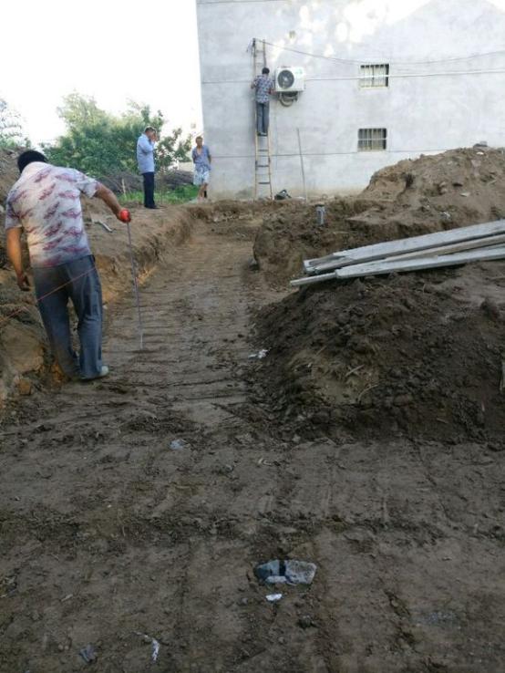 小伙20萬做三層自建房，看完施工過程誰還敢住？