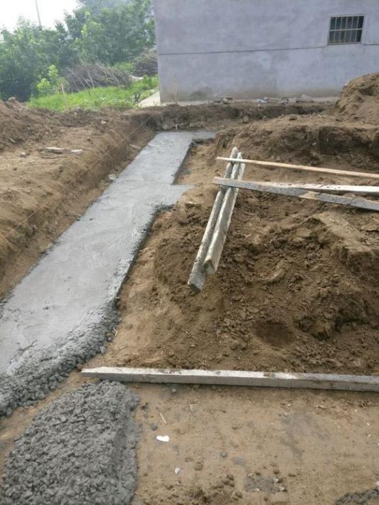 小伙20萬做三層自建房，看完施工過程誰還敢住？