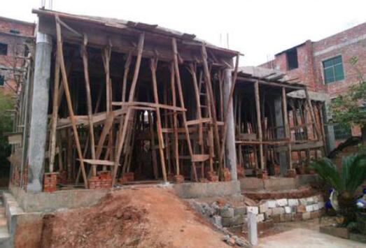 努力賺錢，為給爸媽一個養(yǎng)老的地方，農(nóng)村小伙18萬為父母建別墅！