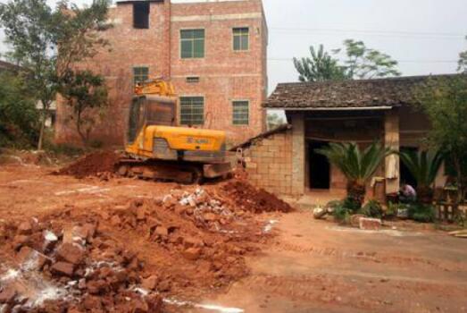 努力賺錢，為給爸媽一個養(yǎng)老的地方，農(nóng)村小伙18萬為父母建別墅！