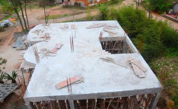 努力賺錢，為給爸媽一個養(yǎng)老的地方，農(nóng)村小伙18萬為父母建別墅！