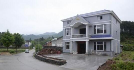 曬曬農村老爸自建小別墅，才花了25萬！