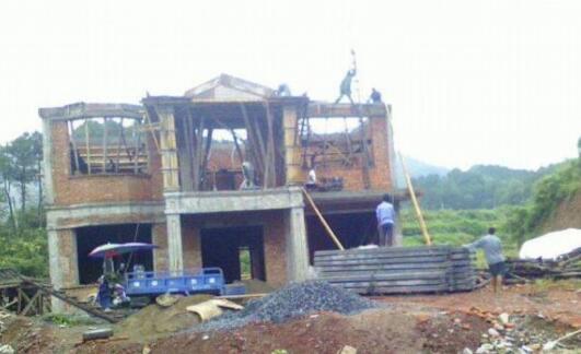 曬曬農村老爸自建小別墅，才花了25萬！