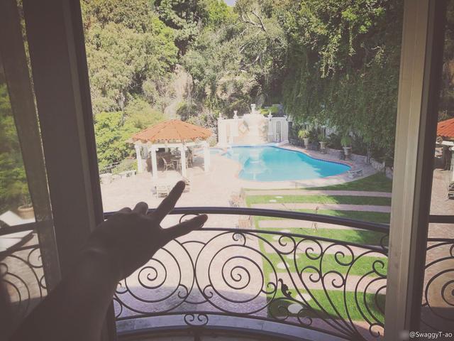 黃子韜秀美國(guó)豪華別墅，王思聰：看我把這地皮給買了！