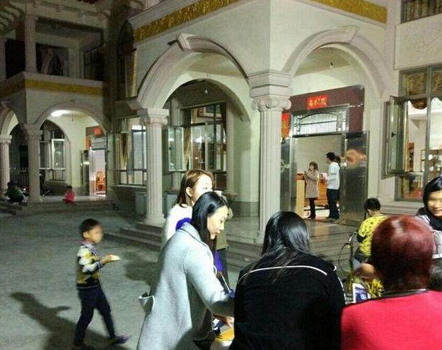 婆家三層小別墅總算蓋好了，光看這外表已經(jīng)是村里第一大戶了！