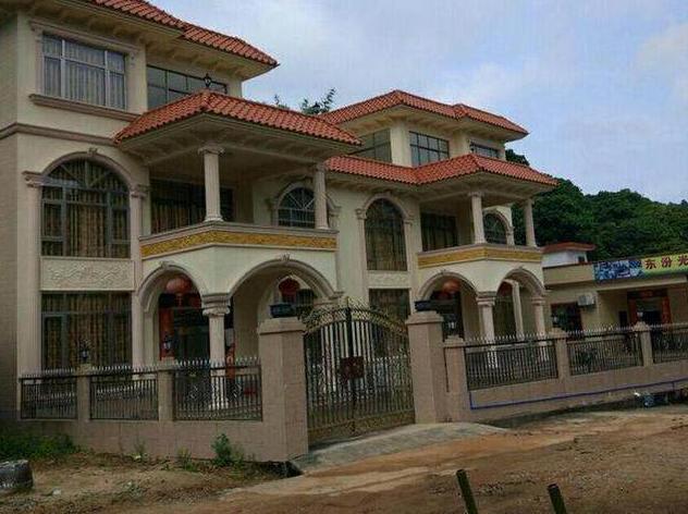 婆家三層小別墅總算蓋好了，光看這外表已經(jīng)是村里第一大戶了！