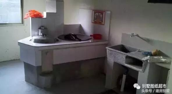 為我新落成的別墅，造了大部分農(nóng)村人都見過的小火灶！