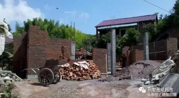 為我新落成的別墅，造了大部分農(nóng)村人都見過的小火灶！