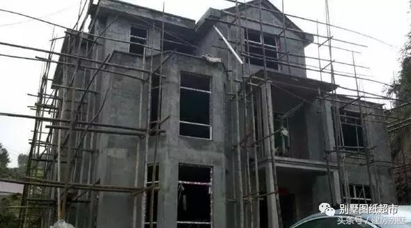 為我新落成的別墅，造了大部分農(nóng)村人都見過的小火灶！