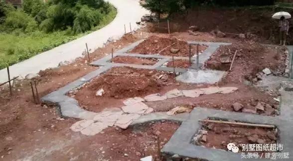 為我新落成的別墅，造了大部分農(nóng)村人都見過的小火灶！