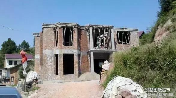 為我新落成的別墅，造了大部分農(nóng)村人都見過的小火灶！