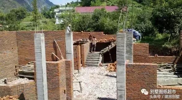 為我新落成的別墅，造了大部分農(nóng)村人都見過的小火灶！