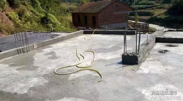 為我新落成的別墅，造了大部分農(nóng)村人都見過的小火灶！