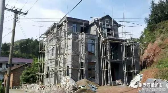 為我新落成的別墅，造了大部分農(nóng)村人都見過的小火灶！